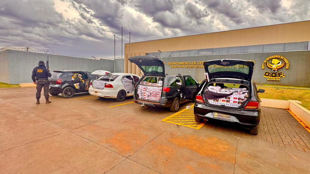 Grupo é preso pelo DOF com carros lotados de cigarros contrabandeados do Paraguai