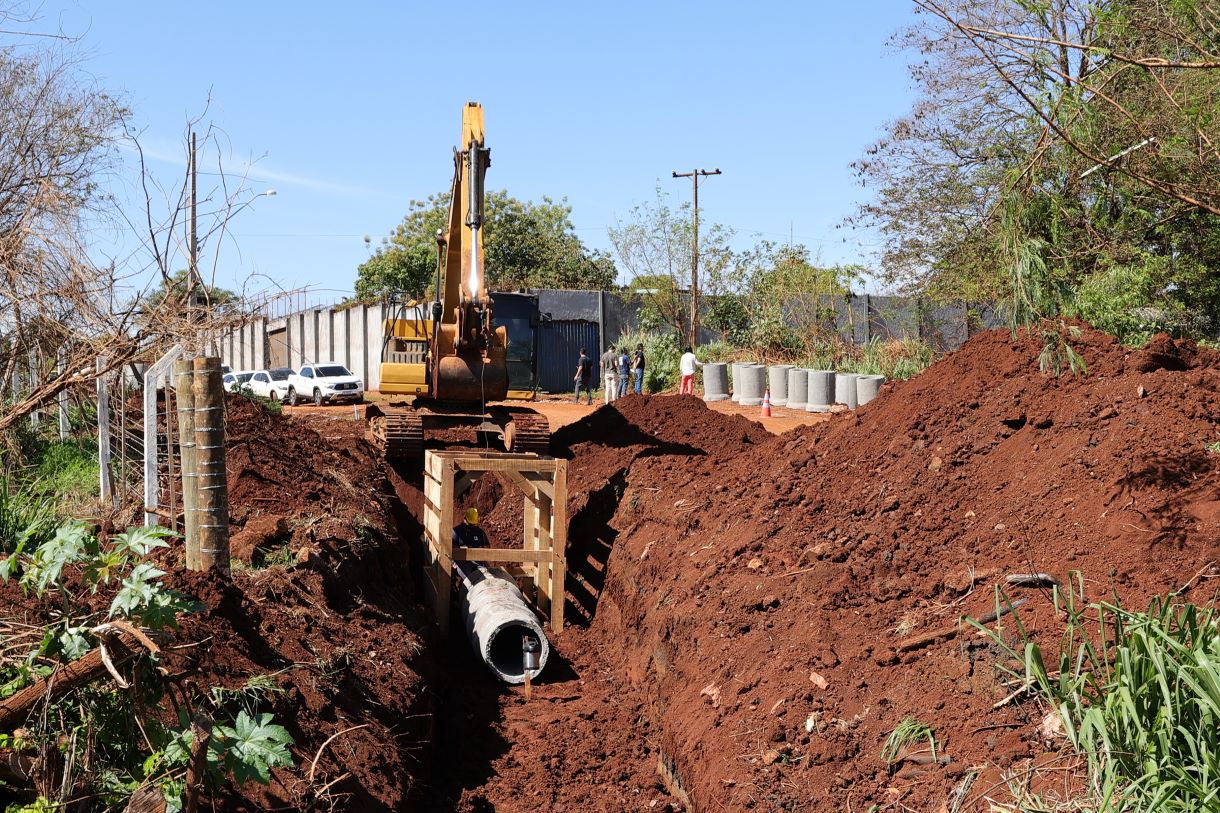 Prefeitura inicia obras de drenagem e asfalto no Jardim Laranja Doce