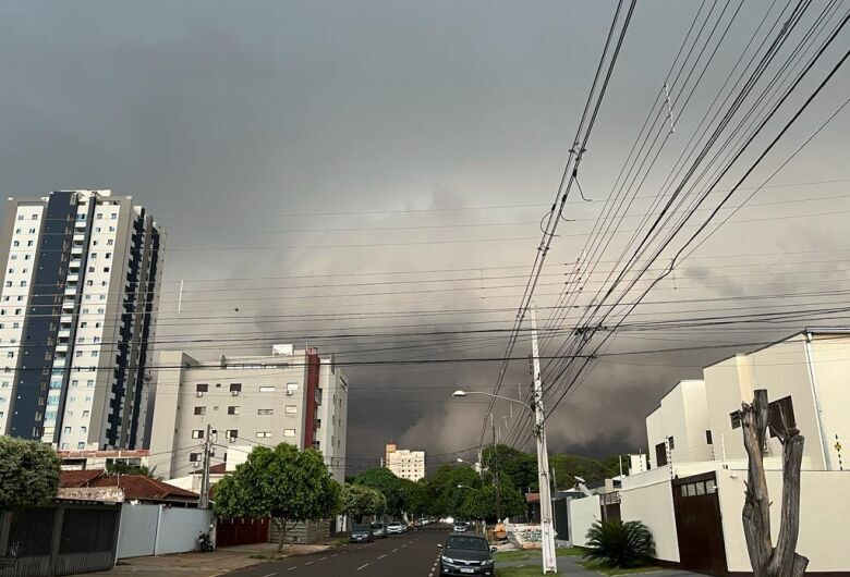 Inmet aumenta grau de severidade para alerta de tempestade em Dourados