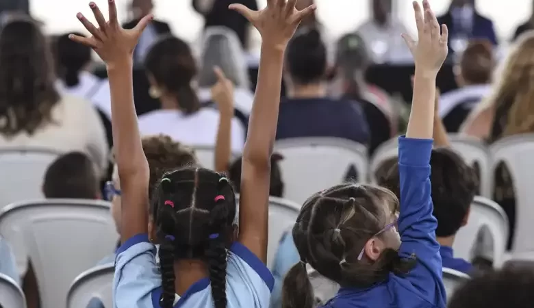 Mais brincadeira, menos tela: confira dicas para uma infância saudável