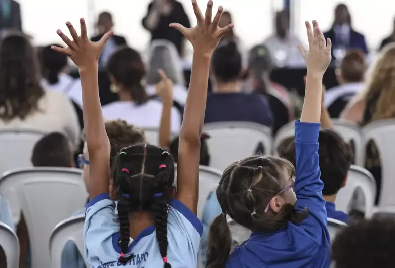 Mais brincadeira, menos tela: confira dicas para uma infância saudável