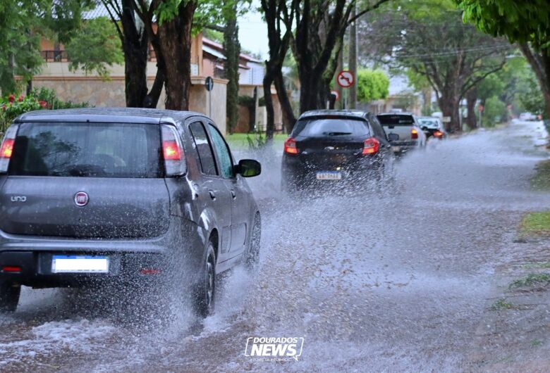 Dourados entra em alertas com possibilidades de fortes chuvas, ventos e granizo