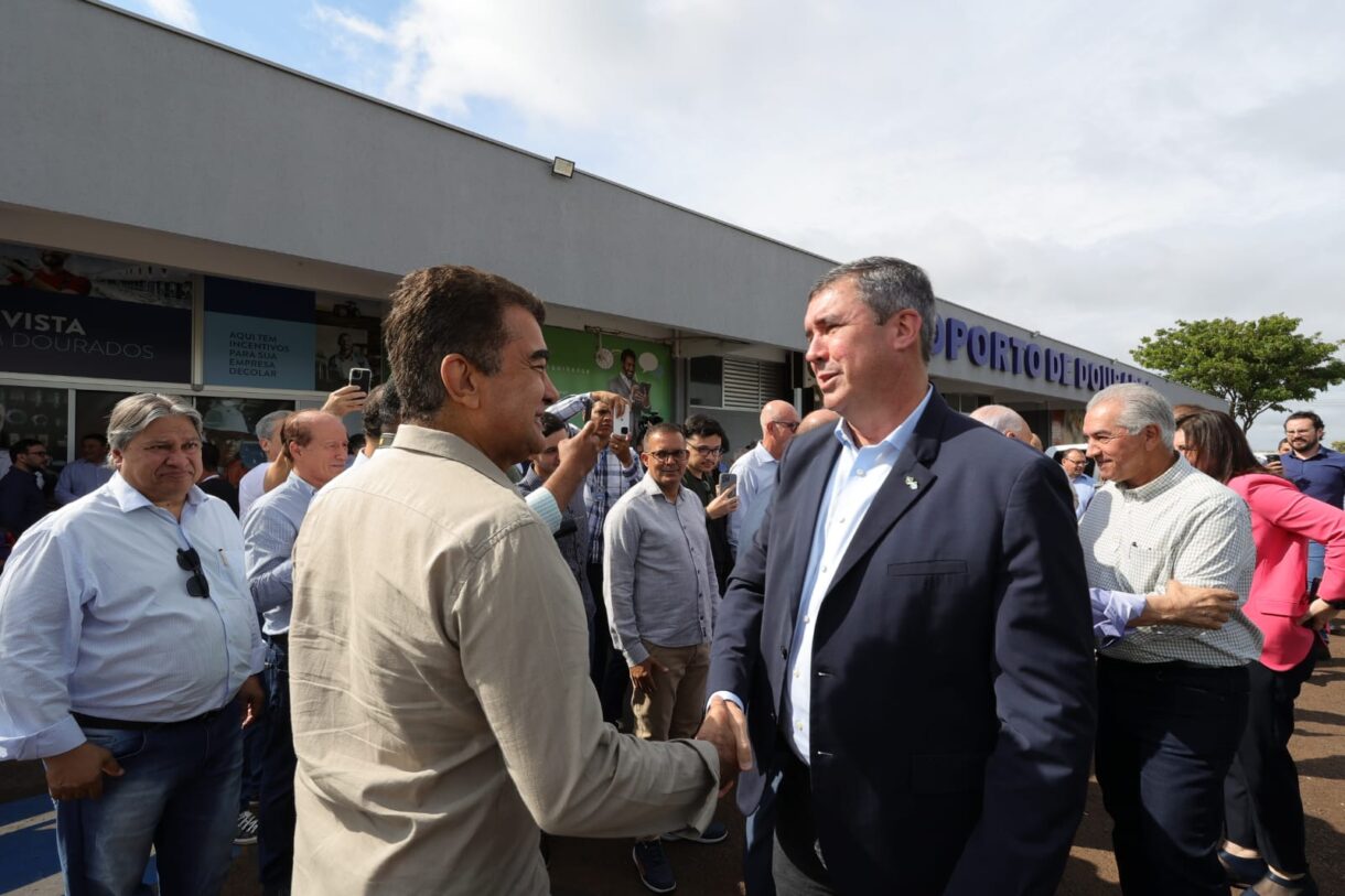 Ao chegar em Dourados, Riedel é recebido por Marçal e vistoria obras no aeroporto