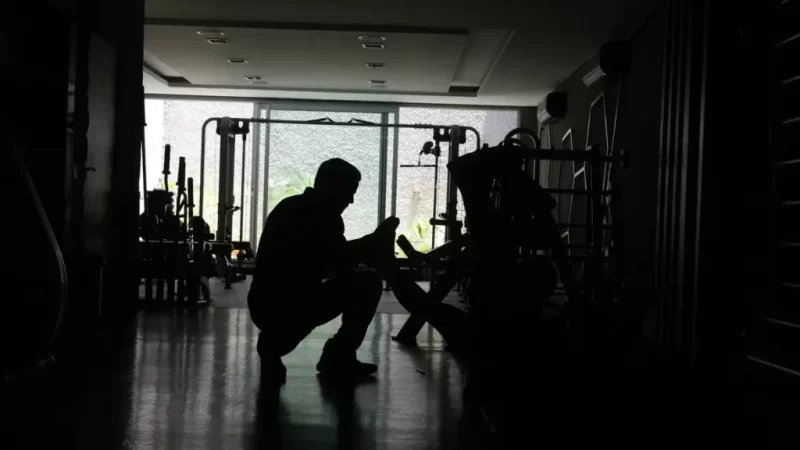 Incêndio em subestação provoca apagão na madrugada em todas as regiões