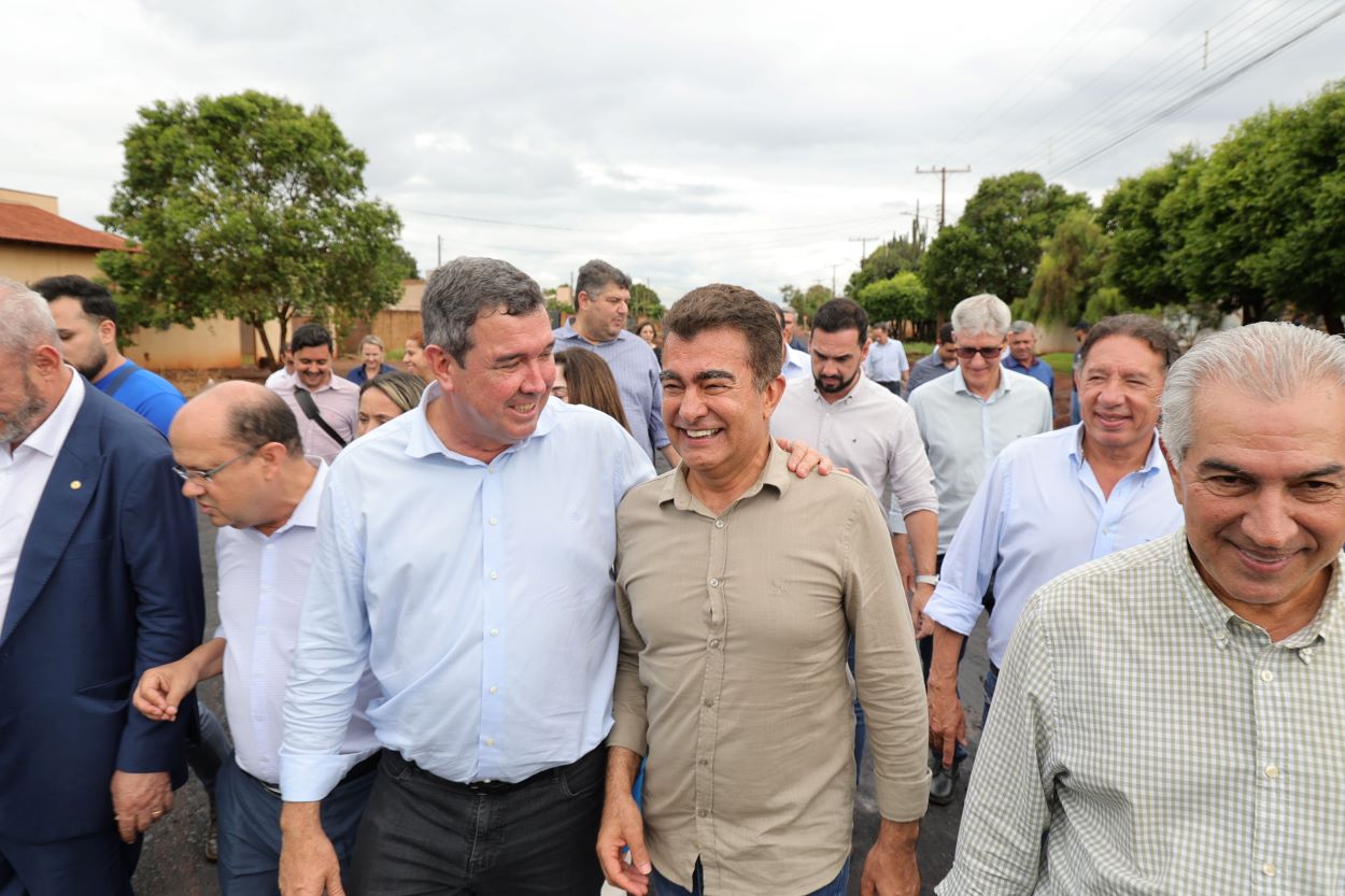 Com Riedel, prefeito Marçal diz que asfalto do Guaicurus realiza sonho de 20 anos