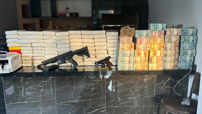 Integrante do PCC é preso na fronteira com cocaína, armas e R$ 1,7 milhão em espécie