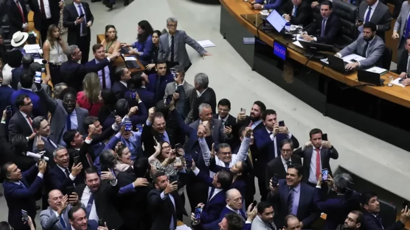 Câmara aprova retirada da MP alternativa ao IOF; texto caduca