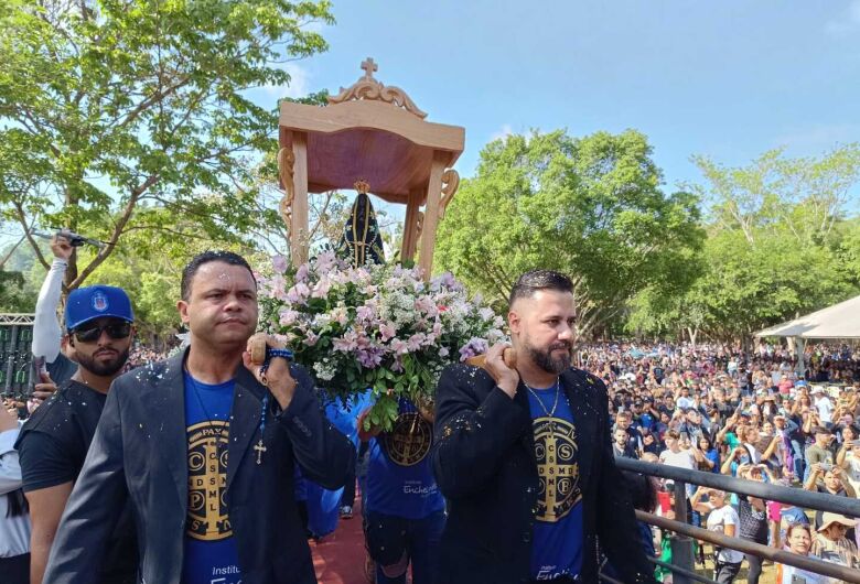 Romaria de Nossa Senhora Aparecida deve reunir multidão de fiéis no domingo