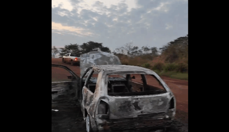 Corpo é encontrado carbonizado dentro de veículo com placas de Dourados