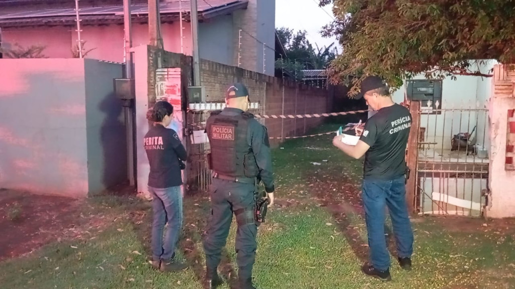 Ferido com facada nas costas, homem invade residência e morre no Parque das Nações