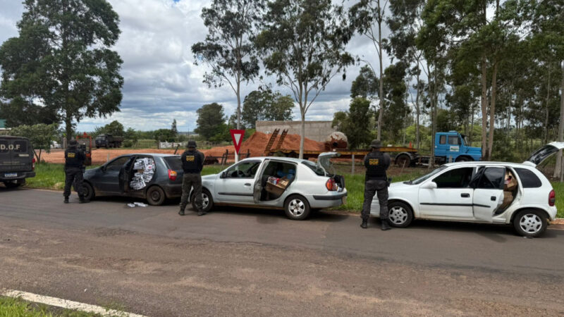 Carros são apreendidos e motoristas presos com R$ 445 mil em mercadorias paraguaias