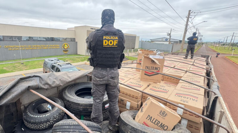 Carreteiro de 47 anos é preso com cigarros e pneus avaliados em R$ 1 milhão