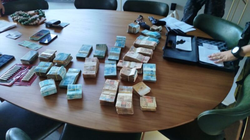 Grupo alvo do Gaeco comandava venda de armas e drogas de dentro de presídios e tinha ligação com PCC 