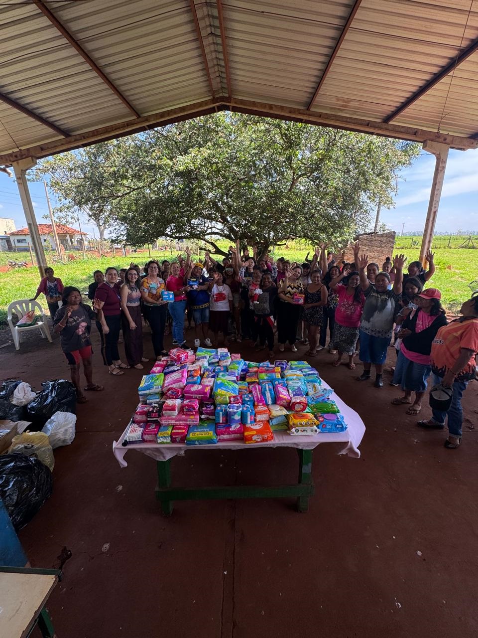 Prefeitura de Dourados entrega absorventes na Aldeia Panambizinho