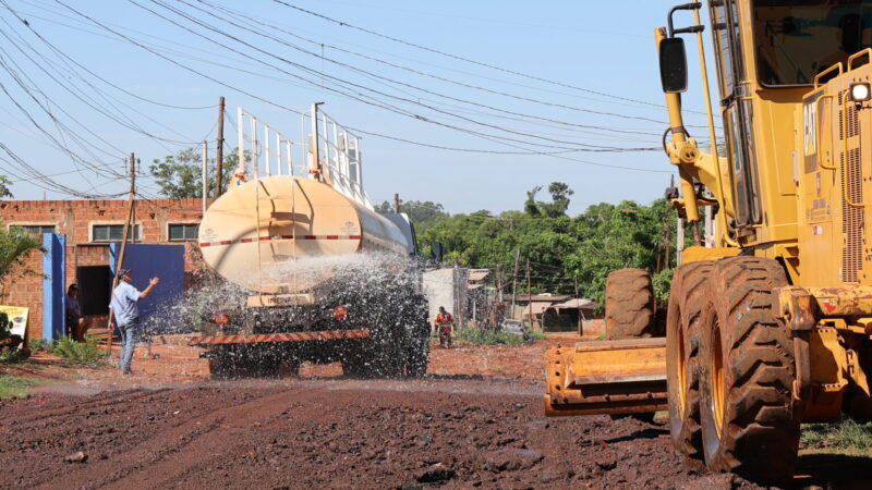 Prefeitura inicia trabalhos de cascalhamento nas ruas da comunidade Santa Felicidade