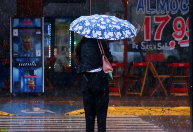 Chuva ultrapassa 40mm e alerta de tempestade permanece até terça