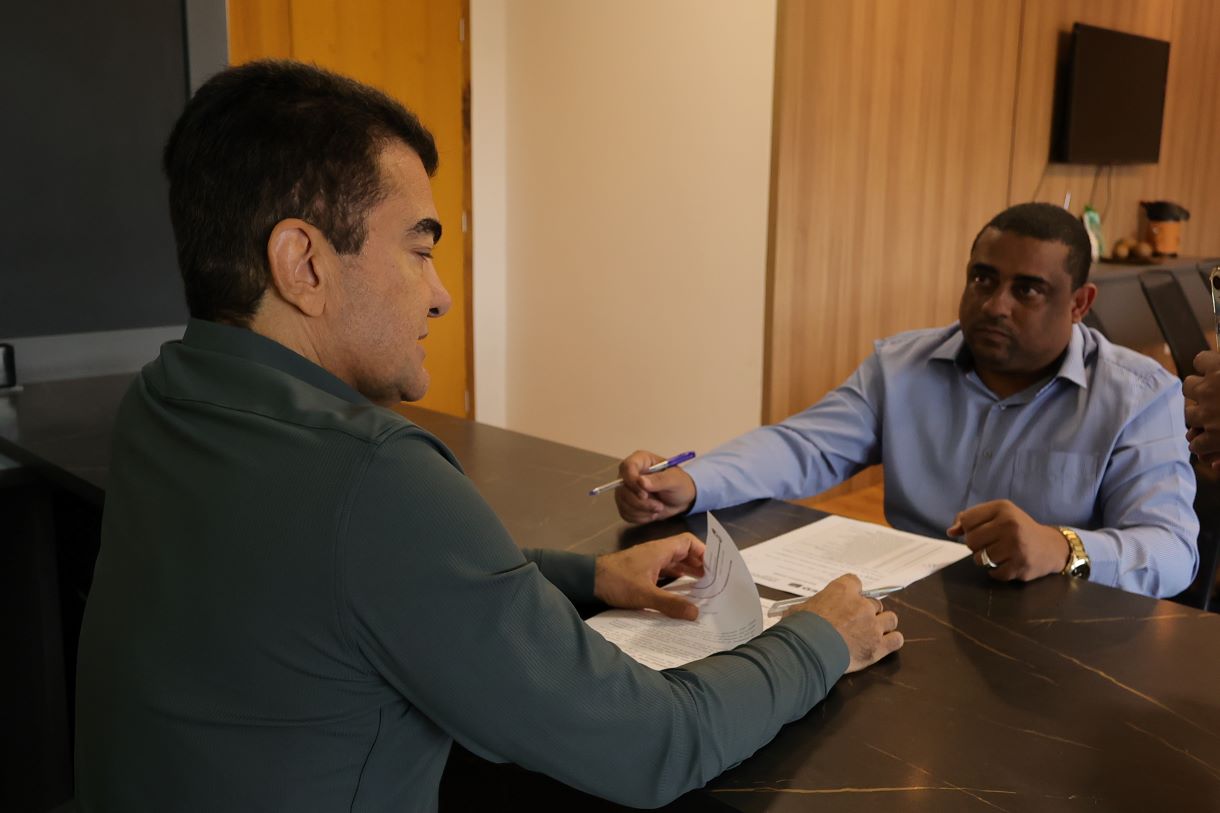 Prefeito sanciona Lei que cria 210 cargos para professores de apoio à Educação Especial