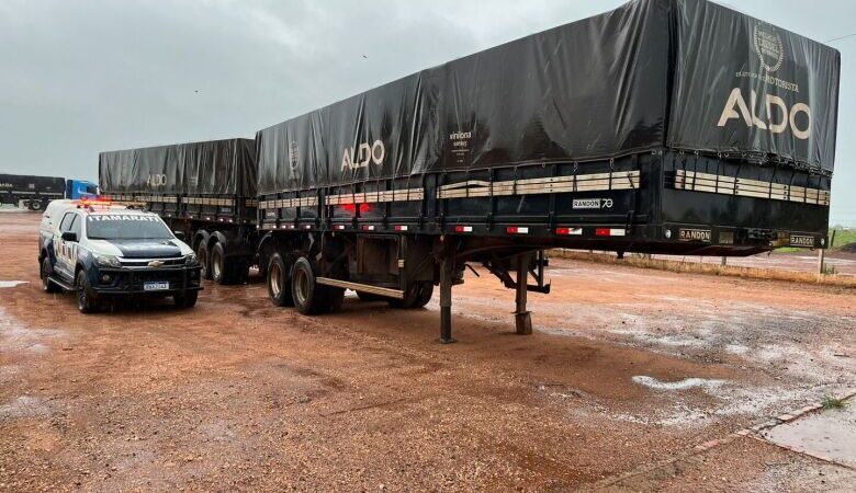 Polícia recupera reboque e semirreboque furtados na fronteira