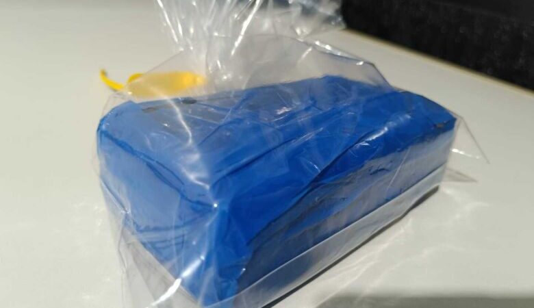 Maconha é encontrada em lixeira do semiaberto e dupla é detida por tráfico