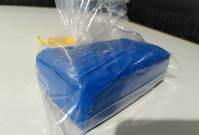 Maconha é encontrada em lixeira do semiaberto e dupla é detida por tráfico