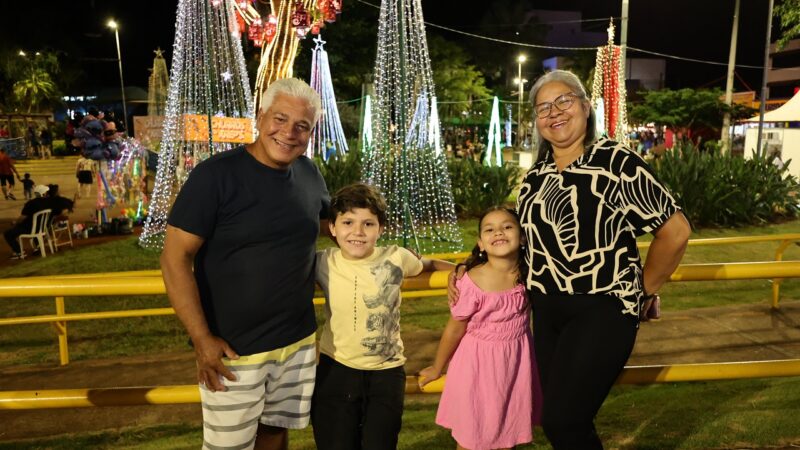 Famílias transformam “Natal Encantado Dourados” em local de confraternização