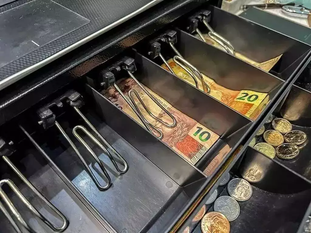 Golpistas falsificam até notas de R$ 5 e de R$ 10 para enganar comerciantes