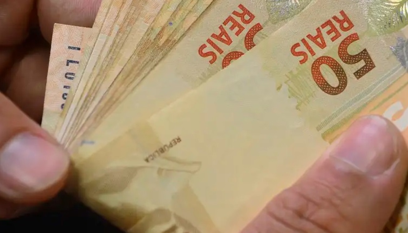 Governo confirma aumento do salário mínimo para R$ 1.621 em 2026