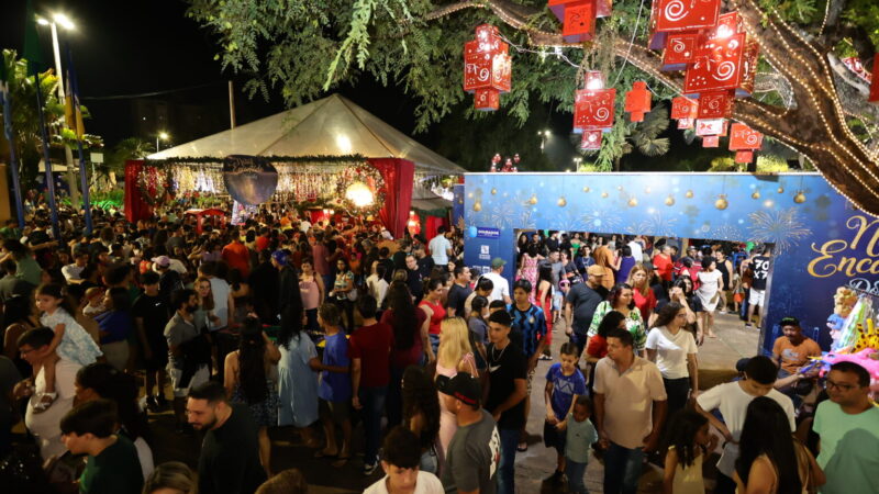 Prefeitura leva brinquedo bate-bate grátis e Casa do Papai Noel para crianças no Natal Encantado