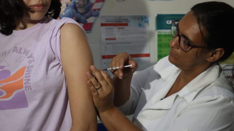 Prefeitura supera 200 mil vacinações e alerta para baixa imunização contra Covid-19