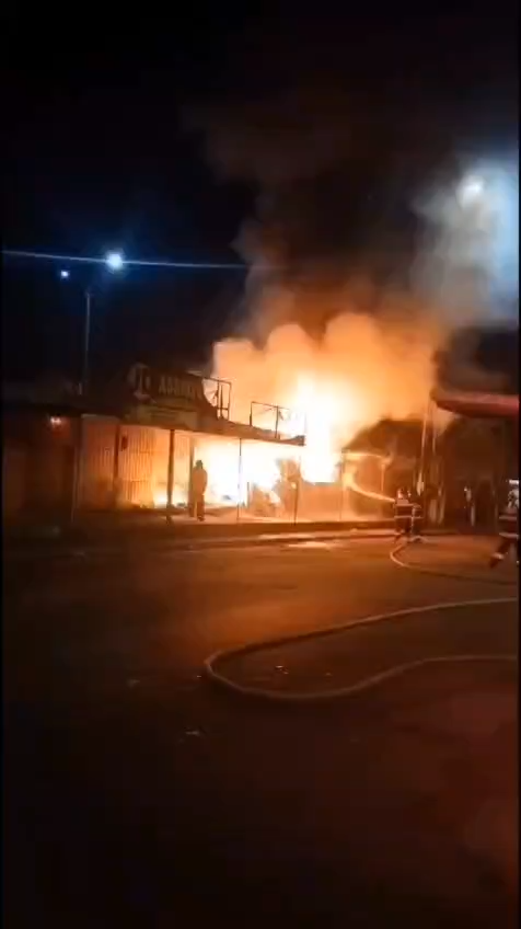 Polícia investiga incêndio que destruiu 4 boxes entre Ponta Porã e Pedro Juan