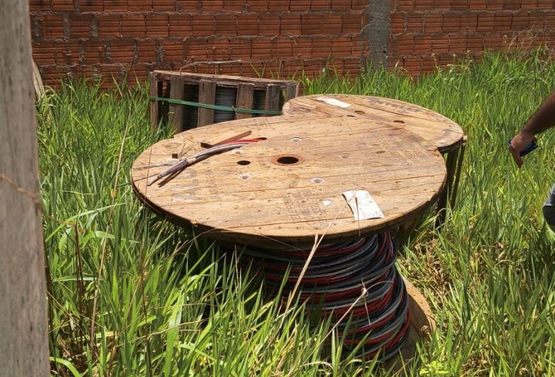 Operação prende funcionários que furtaram cabos elétricos da empresa que trabalham