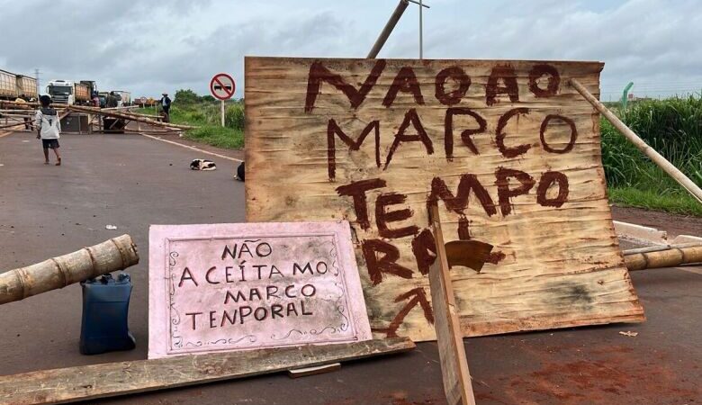 Trecho do Anel Viário de Dourados é fechado em protesto contra o Marco Temporal