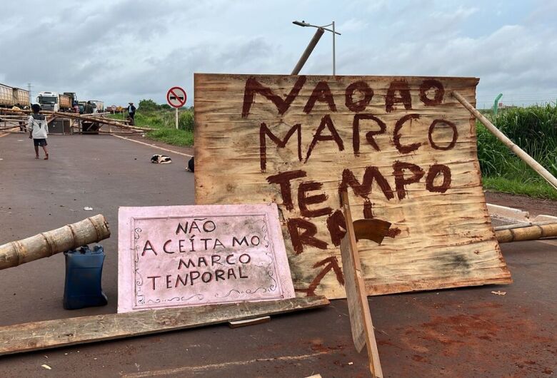 Trecho do Anel Viário de Dourados é fechado em protesto contra o Marco Temporal