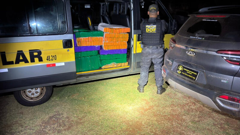 Grupo é preso com quase meia tonelada de maconha em van escolar que seguia para SP