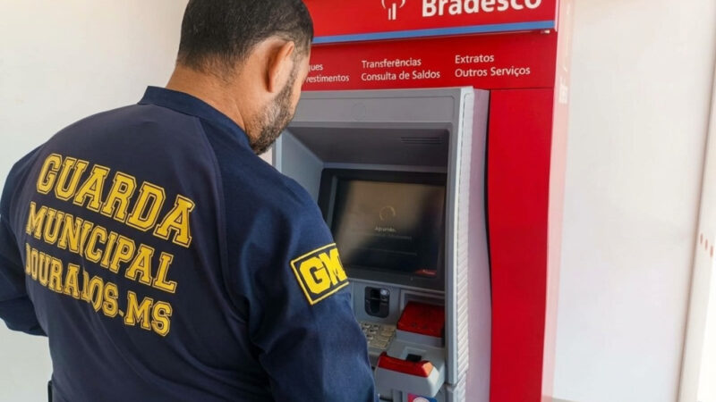 Servidores municipais de Dourados acordam com 13º salário na conta