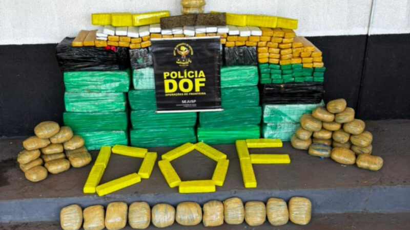 Motorista abandonada carro roubado carregado com meia tonelada de drogas