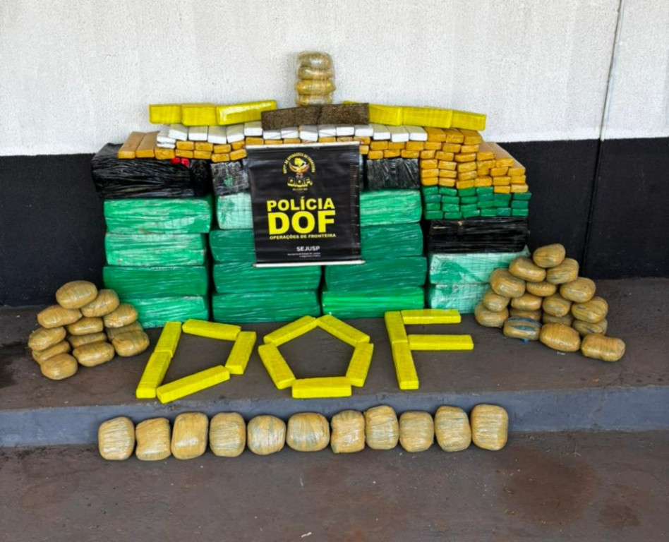 Motorista abandonada carro roubado carregado com meia tonelada de drogas