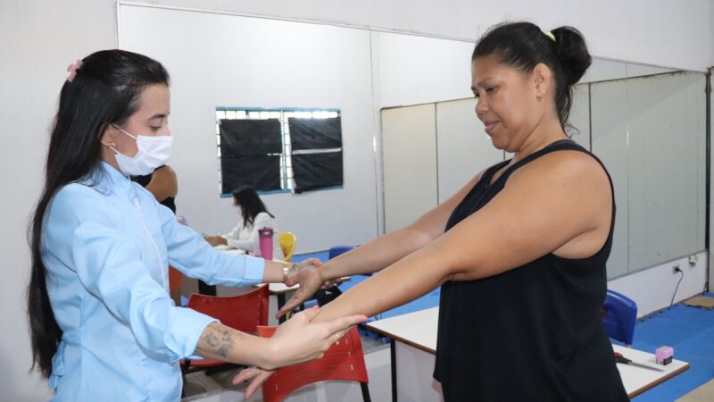 Prefeitura leva avaliação dermatológica ao Jorjão para rematrícula na natação e hidroginástica