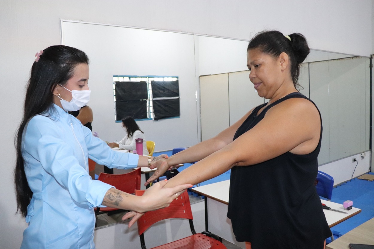 Prefeitura leva avaliação dermatológica ao Jorjão para rematrícula na natação e hidroginástica