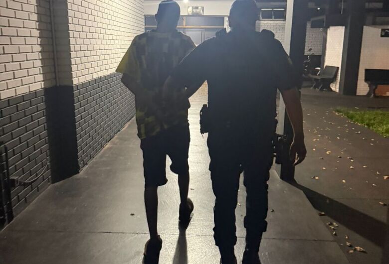 Foragido da Justiça tenta escapar de abordagem com nome falso e acaba preso em Dourados