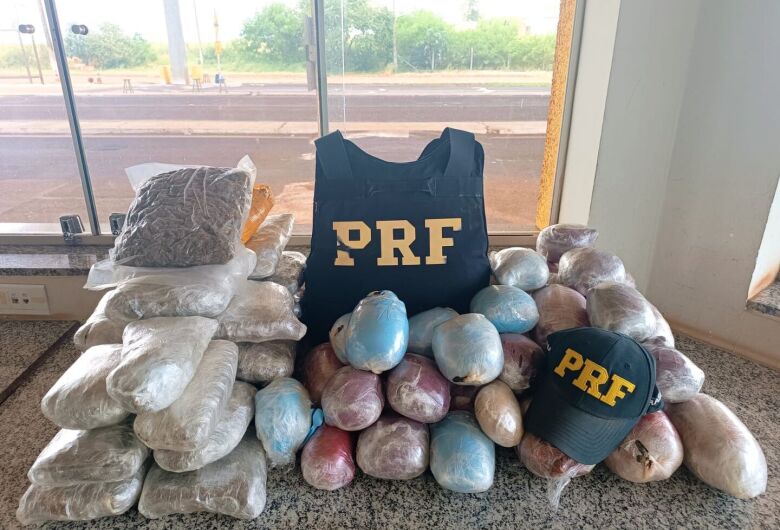 Estudante de medicina é preso transportando drogas escondidas em carro de luxo