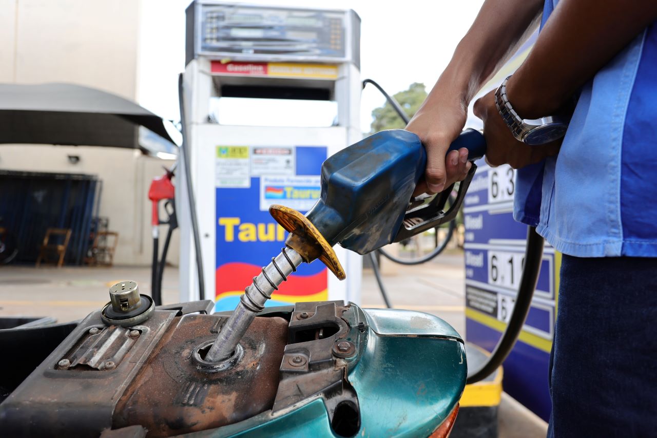 Procon aponta pequena variação de preço dos combustíveis em Dourados