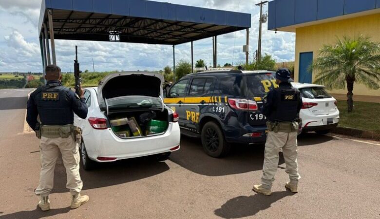 Motorista tenta fugir, mas PRF intercepta 280 kg de droga e prende comparsa