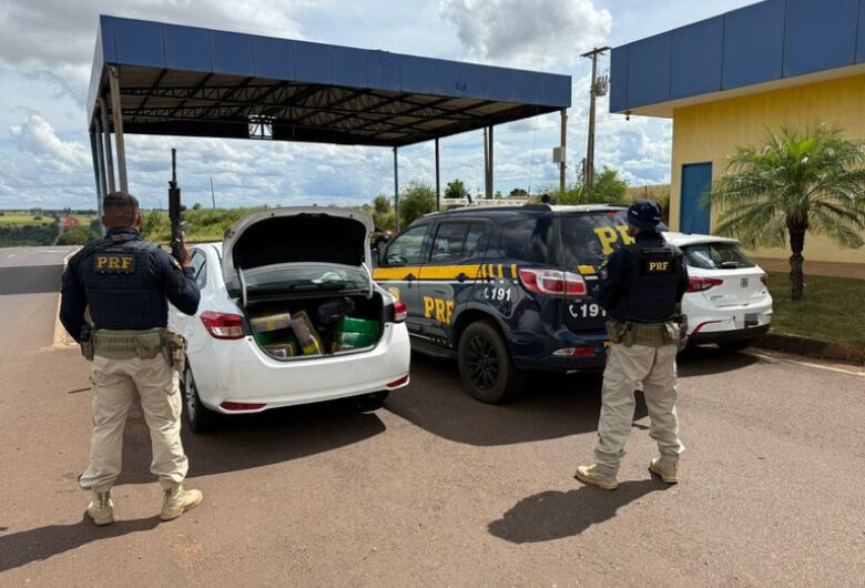 Motorista tenta fugir, mas PRF intercepta 280 kg de droga e prende comparsa