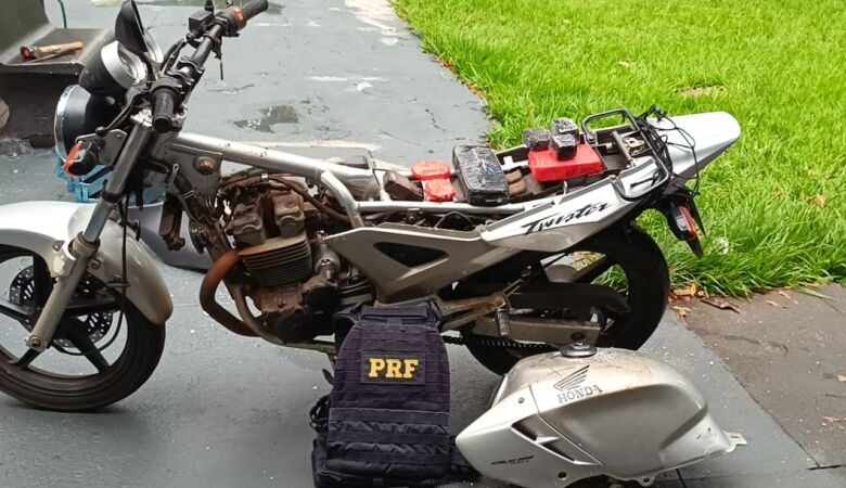 Homem é preso transportando cocaína pura em tanque de motocicleta