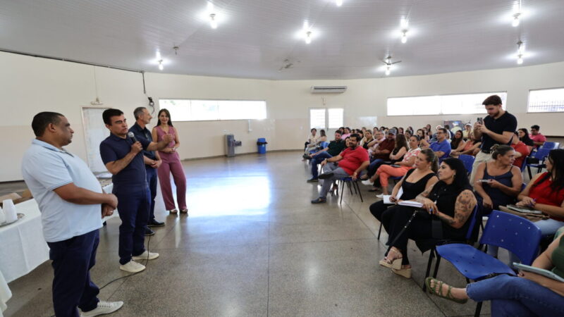 Em capacitação da Reme, prefeito anuncia projeto de reajuste salarial da Educação