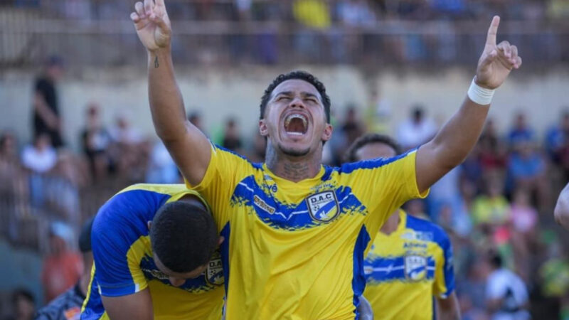 Elisson brilha e garante a vitória do DAC sobre o Águia Negra no Douradão