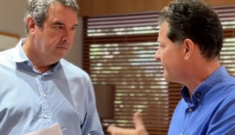 Projeto que cria sistema de coleta de embalagens veterinárias é entregue ao governador