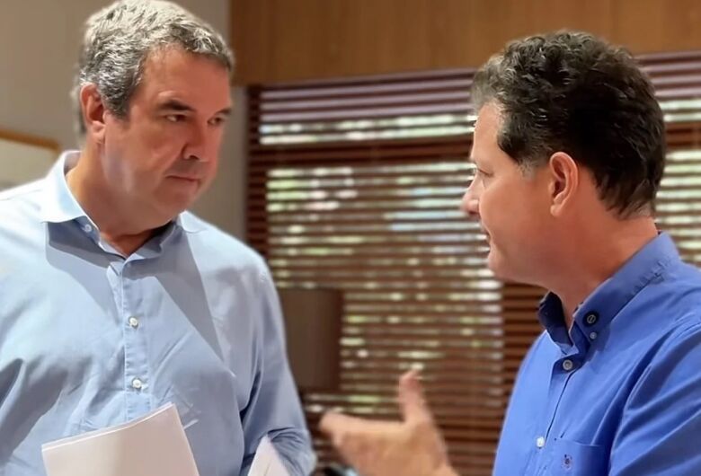 Projeto que cria sistema de coleta de embalagens veterinárias é entregue ao governador