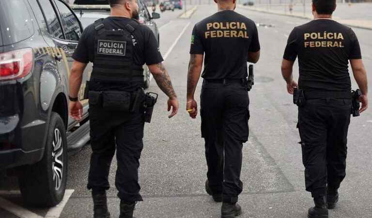 Polícia cumpre mandados em operação contra o tráfico de drogas e armas em Dourados